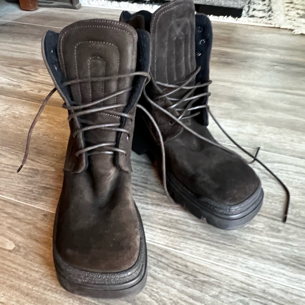 Barney’s New York like new brown suede boots size 39=9